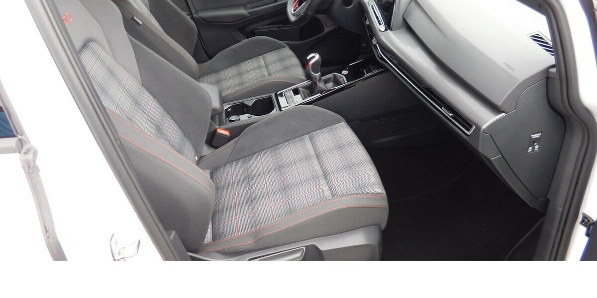 VW Golf GTI Golf 2.0 VIII TSI Performance 4Trg Navi 25.100 km 22.990 &euro; Vordorf 38533
