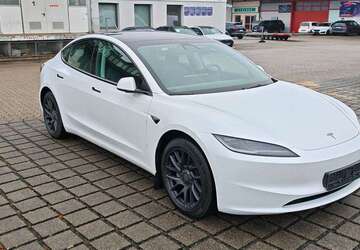 Tesla Model 3 19.361 km 42.470 &euro; Braunschweig 38112