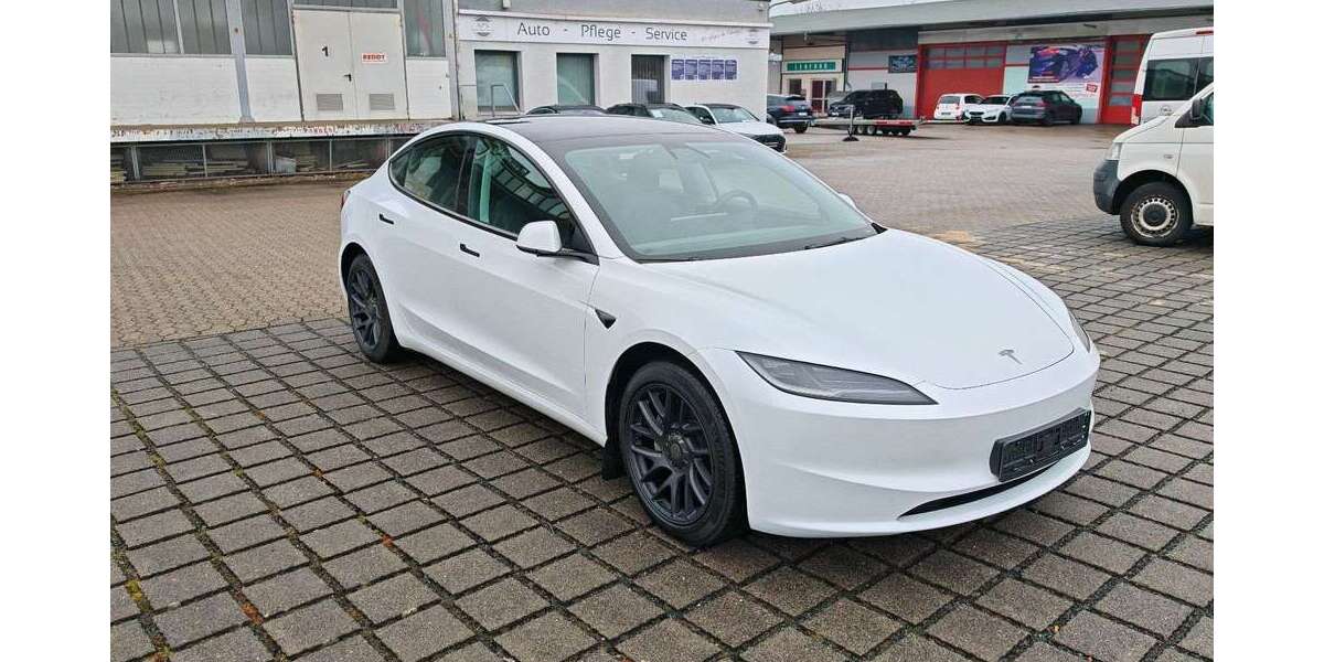 Tesla Model 3 19.361 km 42.470 &euro; Braunschweig 38112