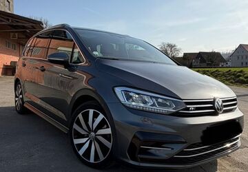 VW Touran 131.500 km 22.950 &euro; Braunschweig 38116