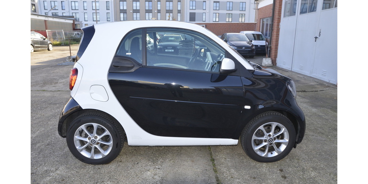 Smart fortwo Passion,Klima,Sitzheiz.,Pano,Navi,VOLL 79.900 km 7.333 &euro; Braunschweig 38106