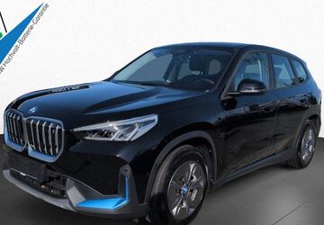 BMW iX1 12.405 km 32.490 &euro; Braunschweig 38112