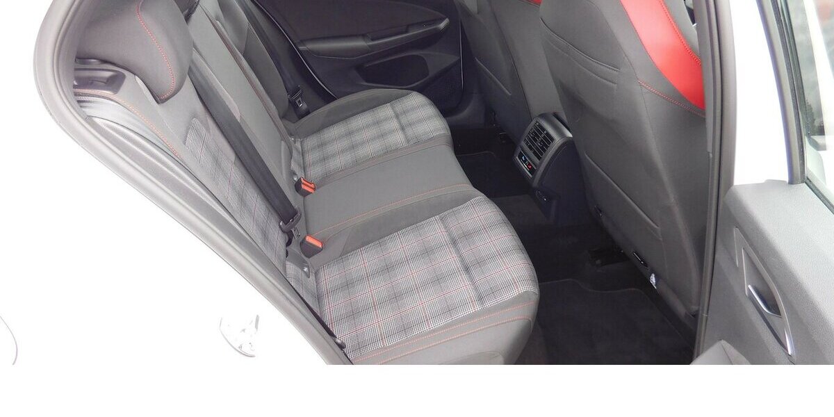 VW Golf GTI Golf 2.0 VIII TSI Performance 4Trg Navi 25.100 km 22.990 &euro; Vordorf 38533