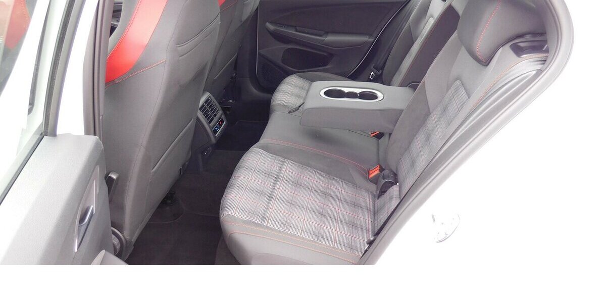 VW Golf GTI Golf 2.0 VIII TSI Performance 4Trg Navi 25.100 km 22.990 &euro; Vordorf 38533