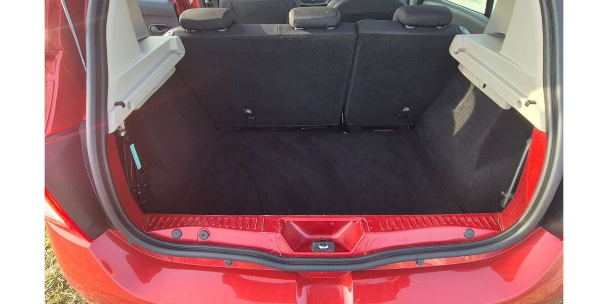 Dacia Sandero 66.000 km 5.550 &euro; Wolfsburg 38448