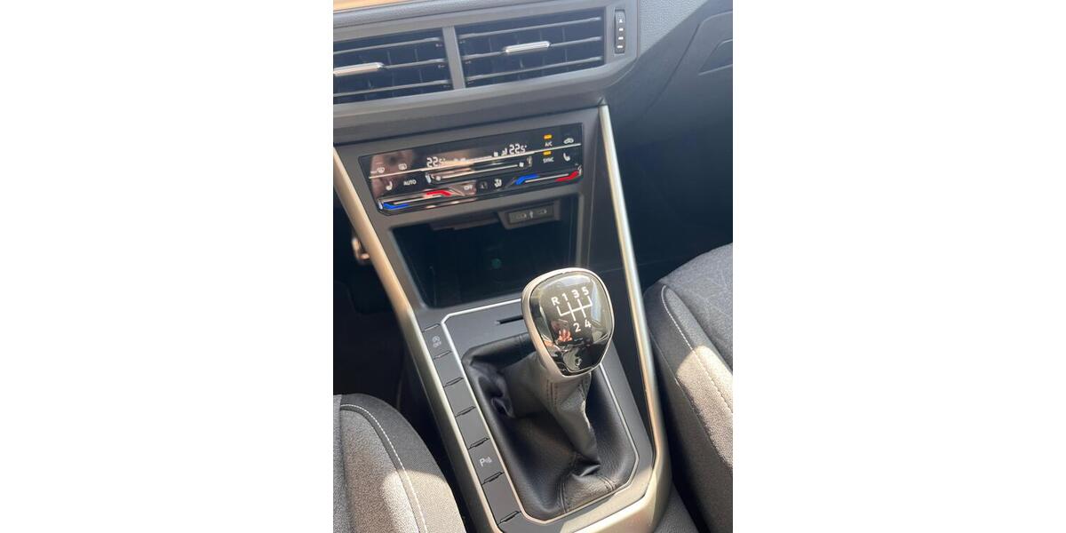 VW Taigo 16.000 km 17.900 &euro; Wolfsburg 38442