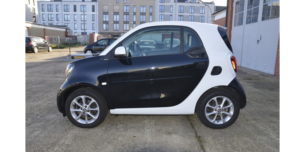 Smart fortwo Passion,Klima,Sitzheiz.,Pano,Navi,VOLL 79.900 km 7.333 &euro; Braunschweig 38106