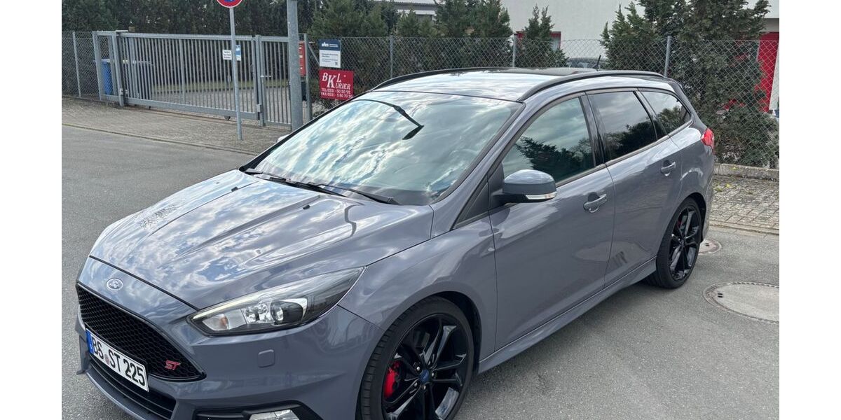Ford Focus 91.000 km 16.750 &euro; Braunschweig 38120